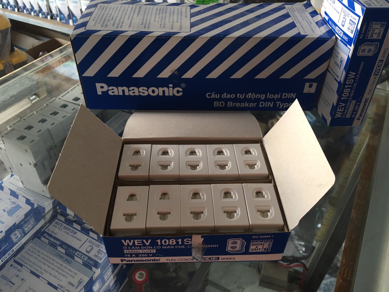 10 Ổ CẮM PANASONIC DÒNG WIDE  LOẠI LỚN