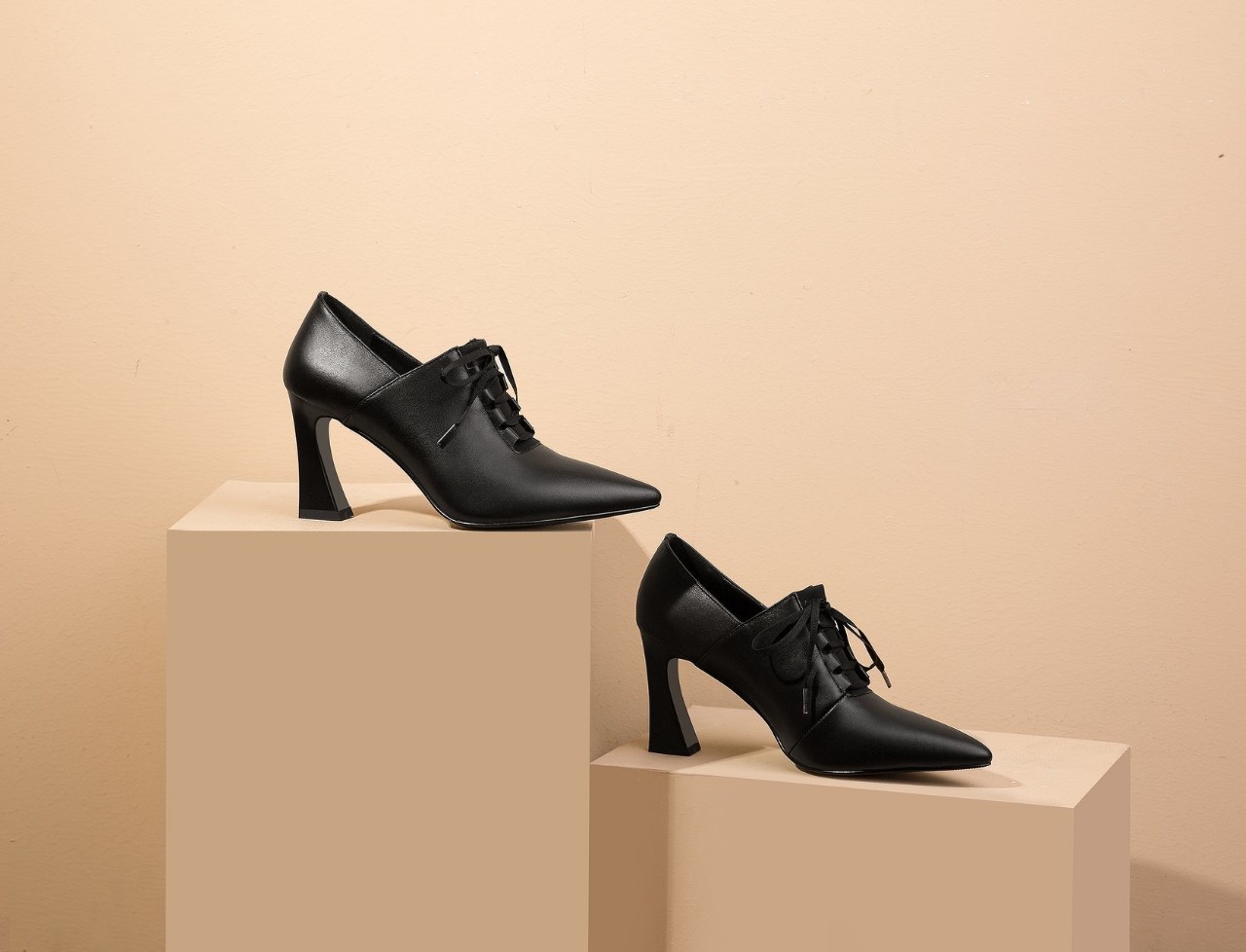 Giày boots nữ cổ ngắn cột dây sang trọng