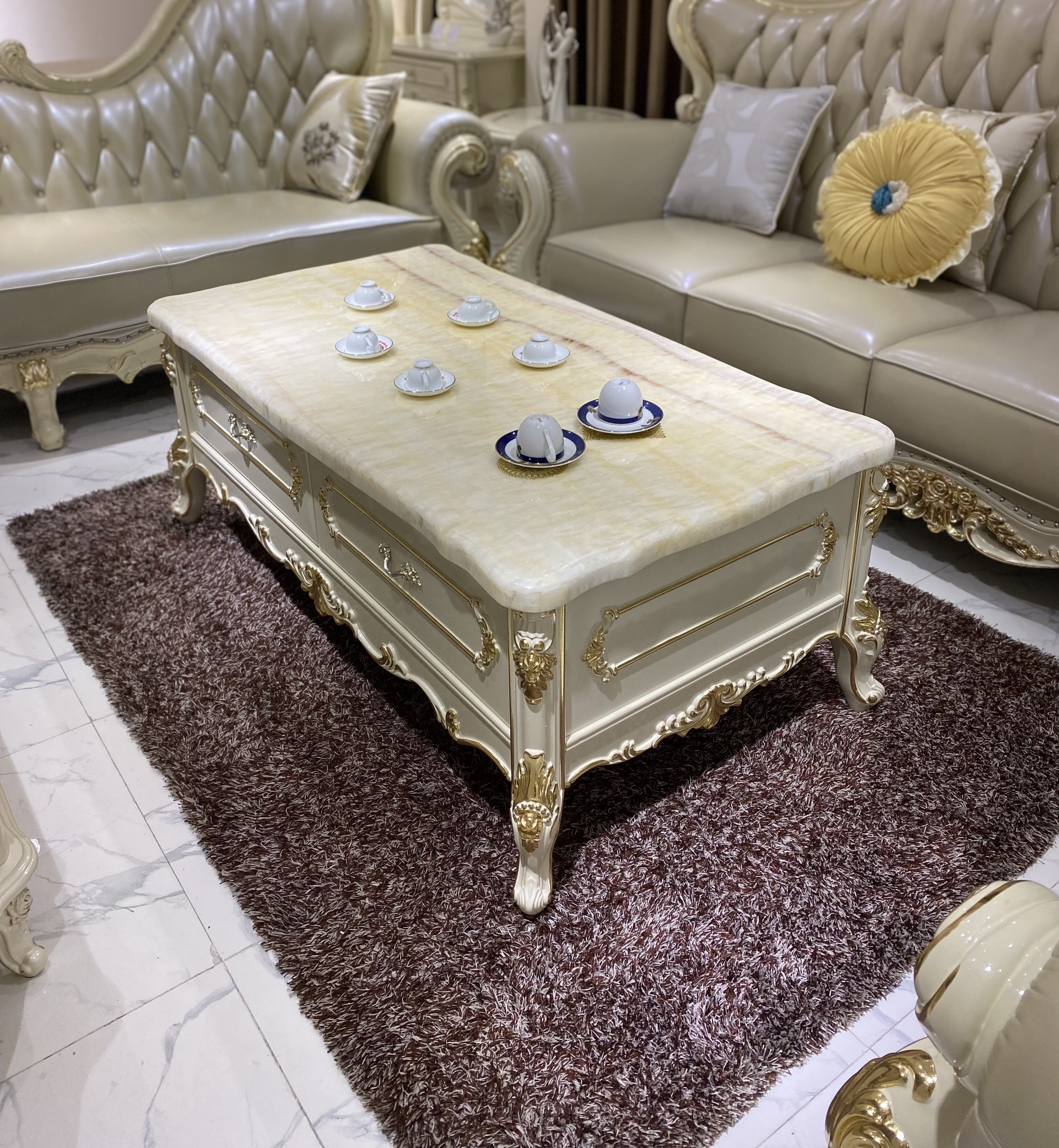 Bàn trà sofa phòng khách tân cổ điển dát vàng mặt đá tự nhiên nhập khẩu
