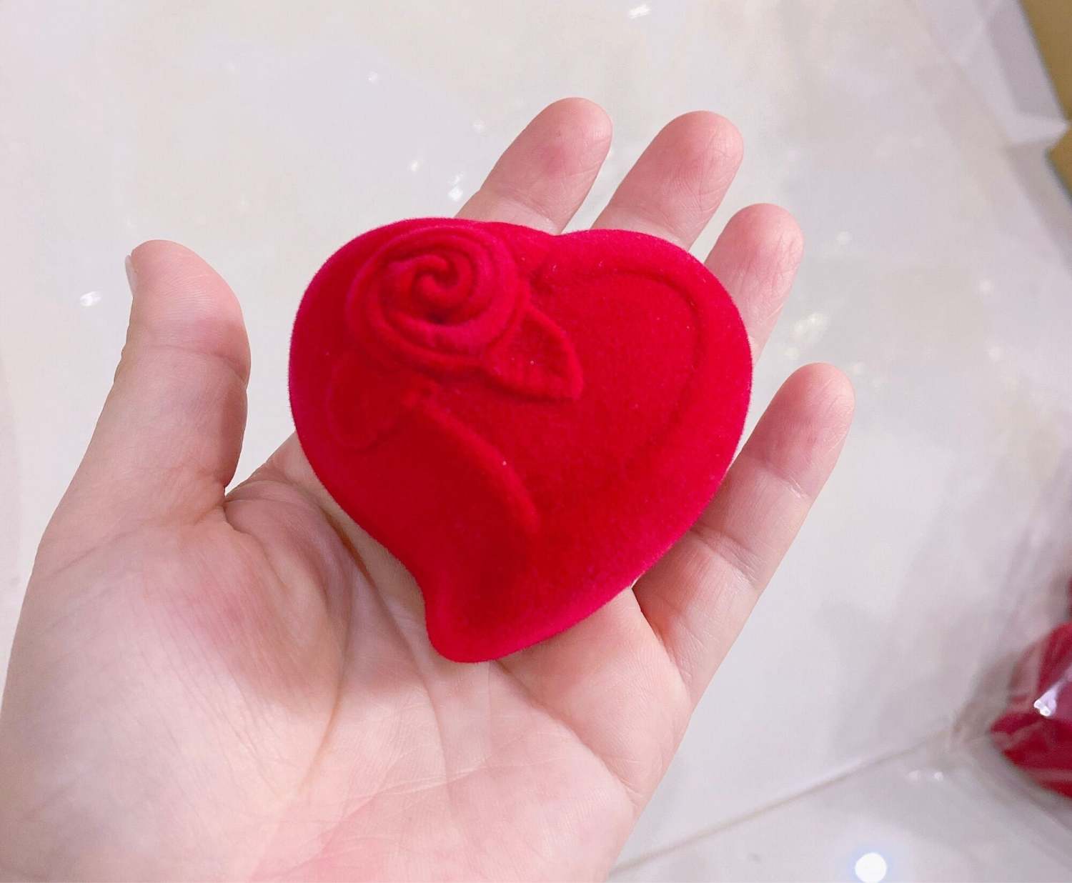 Hộp nhung đựng nhẫn tim đỏ hoa hồng cao cấp mẫu mới về
