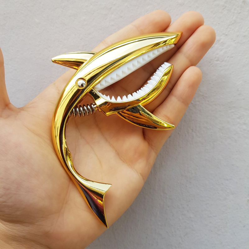 Capo cho đàn guitar hình cá mập