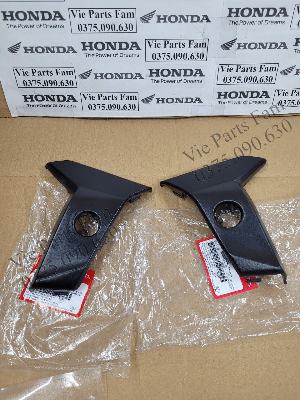 Cặp nhựa đen ốp gác chân sau wave rsx 100 2008-2009, hàng din honda mới 100%