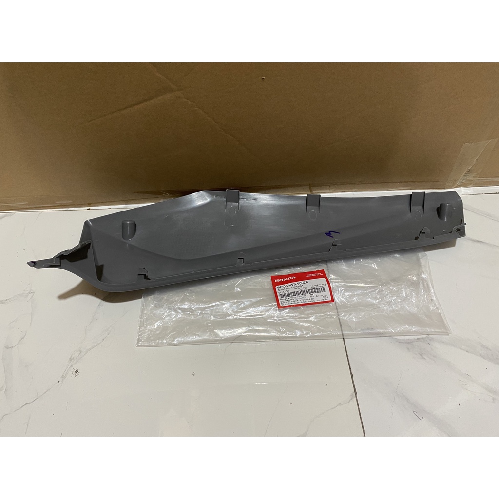 Ốp sàn bên phải HONDA CLICK năm 2006-2010. (64305KVB900ZB)