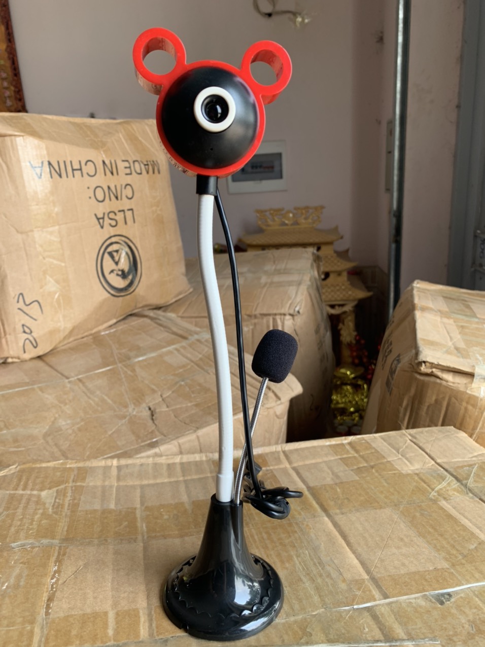 Webcam chân cao có mic full HD sắc nét