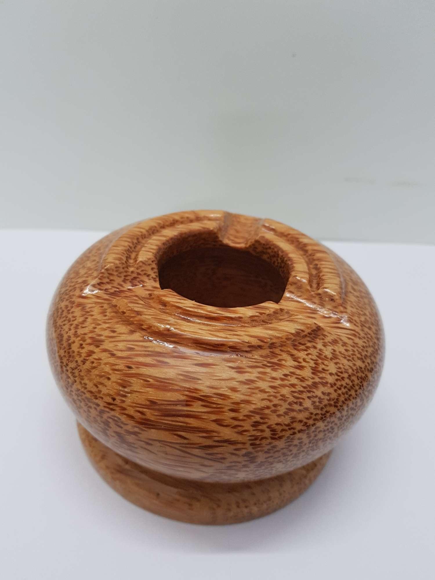 Gạt tàn gỗ dừa