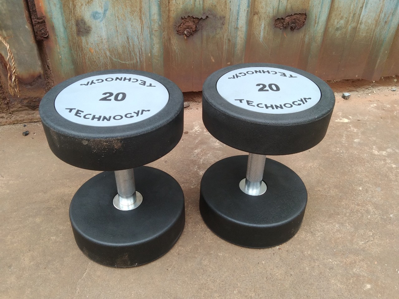 Tạ tay 20kg bọc cao su Technogym