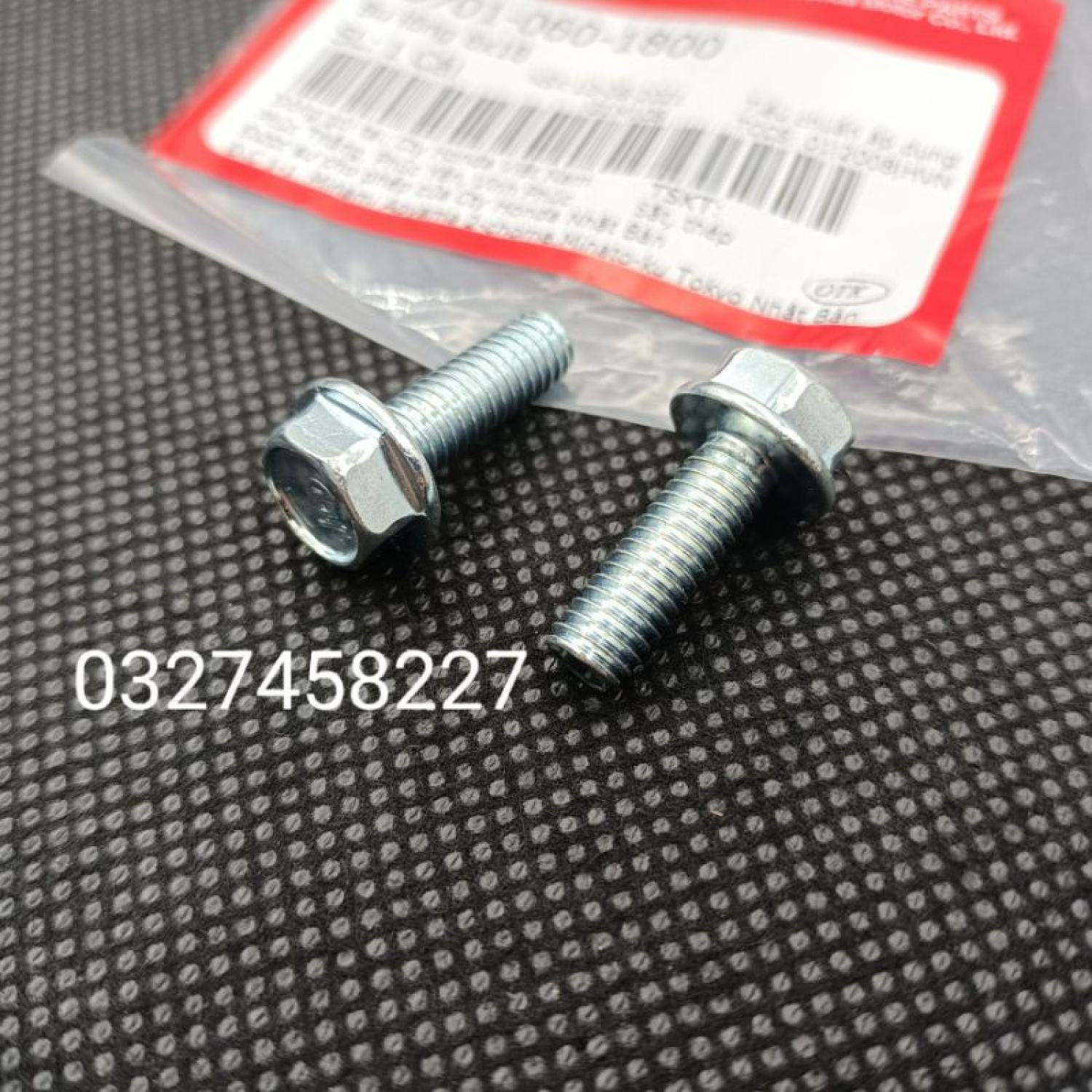 2 ốc bắt bửng yếm xe dream zin honda, bu lông 6x18