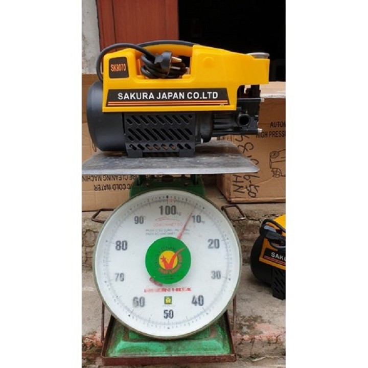 máy rửa xe Sakura