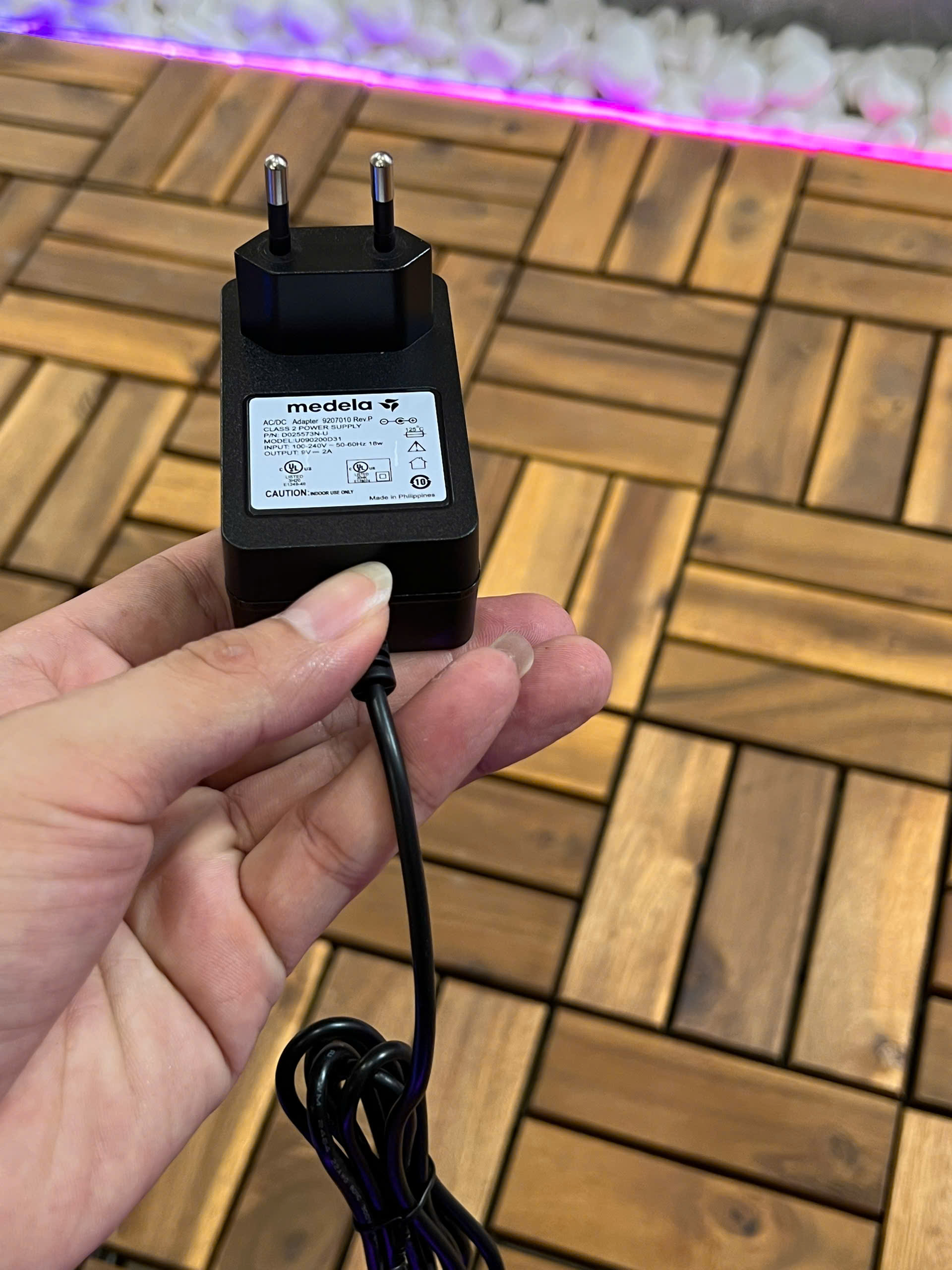 sạc 9v cho máy hút sữa Medela pump instyle advance