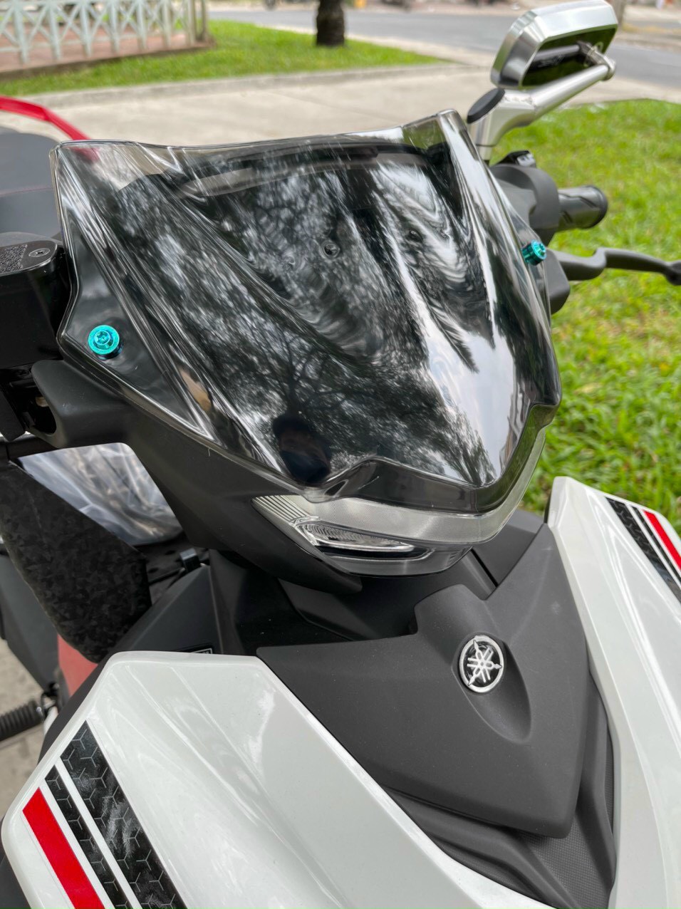 Ốp mão khói M cho ex155 vva