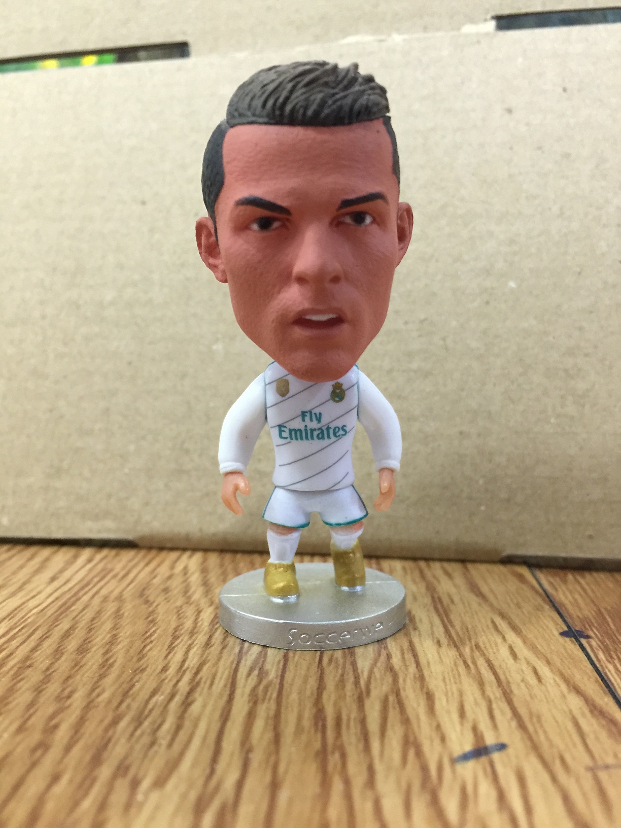 Statue player Ronaldo-Messi-gift friends