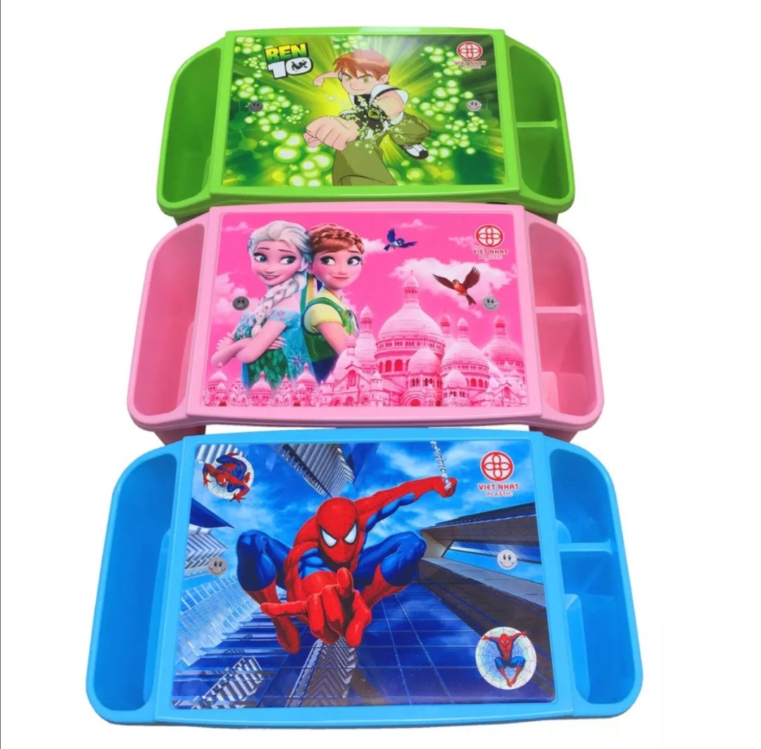 Bàn học nhựa Việt Nhật. Kích thước 58,5 x 30 x 22cm. Chất liệu nhựa cao cấp. Bàn có 4 hộc để đồ 2 bên.