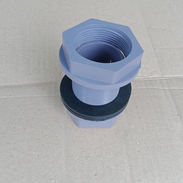 Ren nhựa PVC lắp bồn nước.