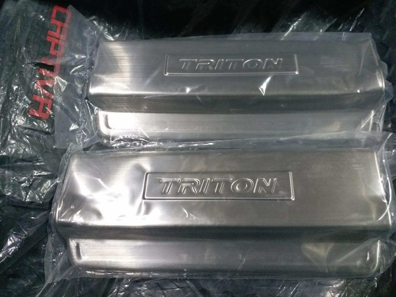 BỘ ỐP BẬC TRONG XE TRITON 2016-2018