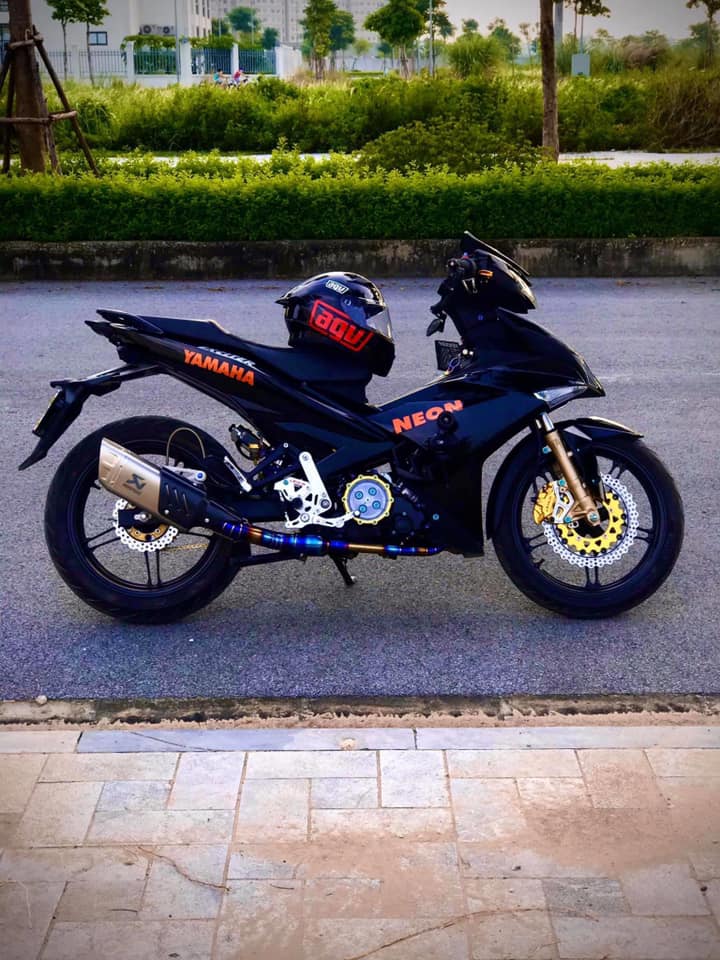 Pô Akrapovic R1 họng 51mm (đen, bạc)