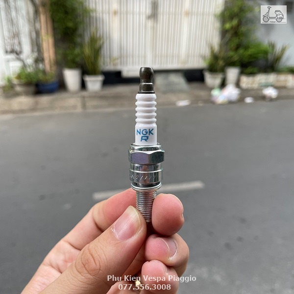Bugi vespa piaggio zin hãng ngk cr8eb chân dài