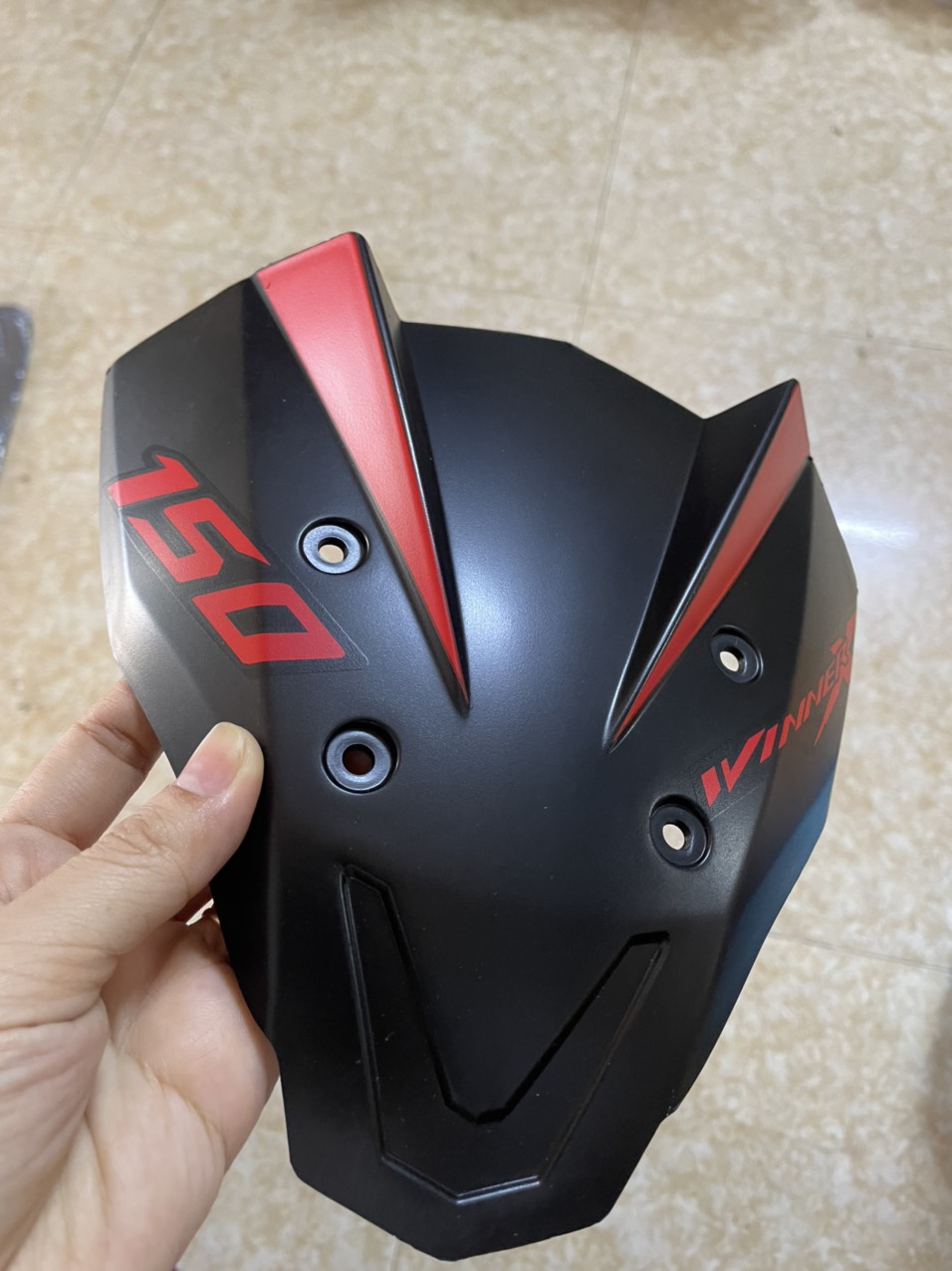 Mão Winner X V3 4 Lỗ Đen Nhám Viền Đỏ ( Loại Dầy )
