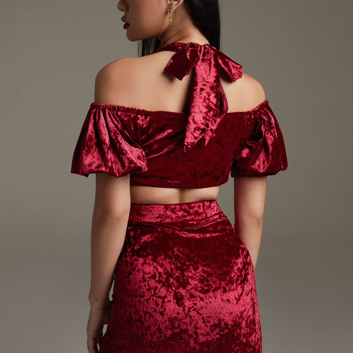 [NHẬP MÃ NOVFALAZSOCIAL02 GIẢM 40K ĐƠN 199K  ] Áo croptop Maybi ôm nhung tay phồng phối cột nơ