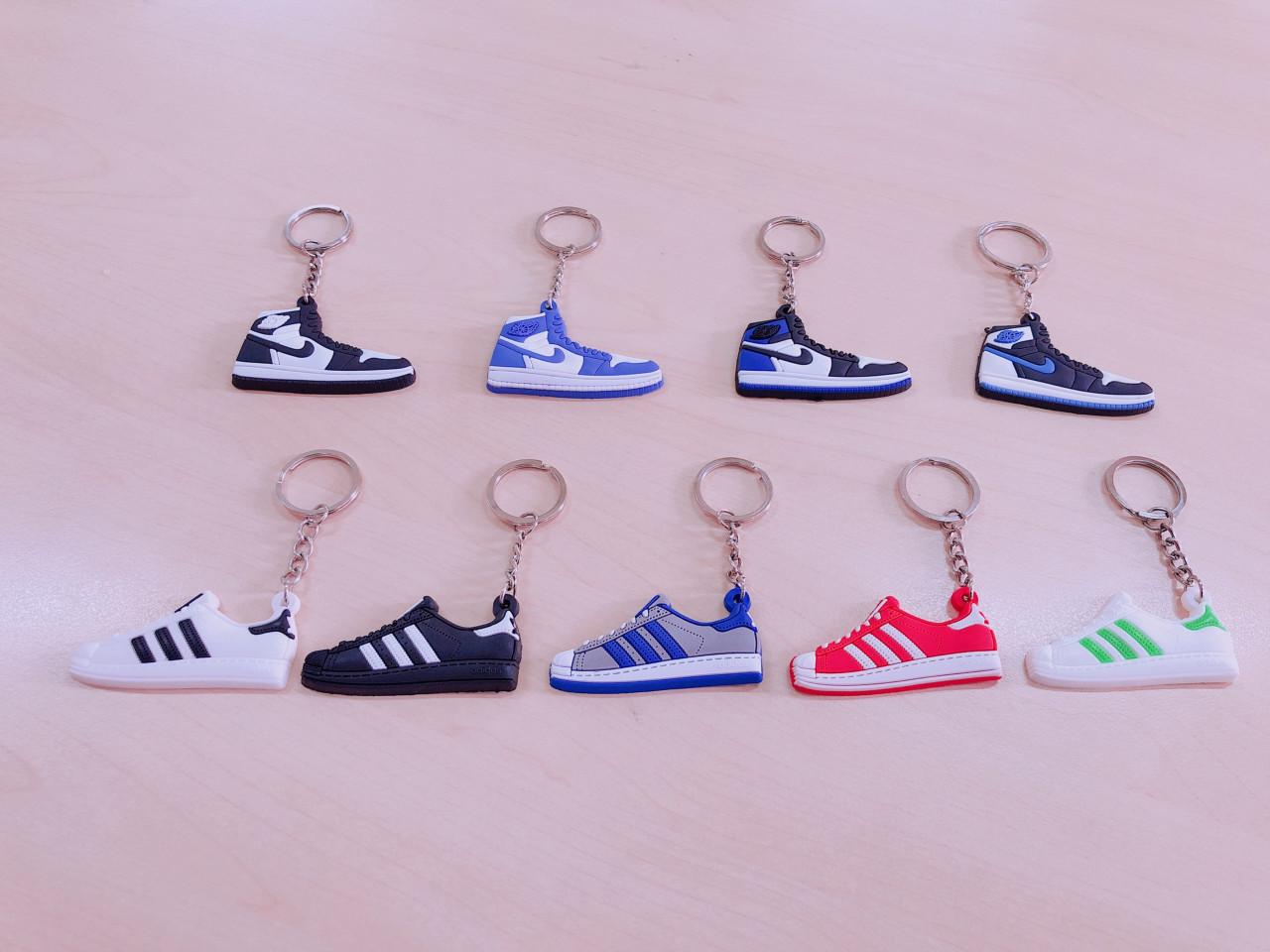 Combo 3 móc khóa hình giày 3 vạch A01