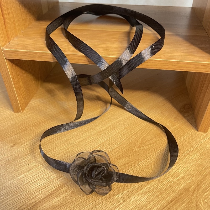 Vòng cổ choker hoa hồng đen voan