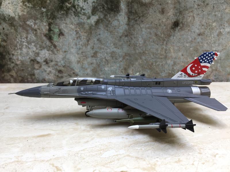 [HCM]Mô hình Máy bay F-16C/D 1:72