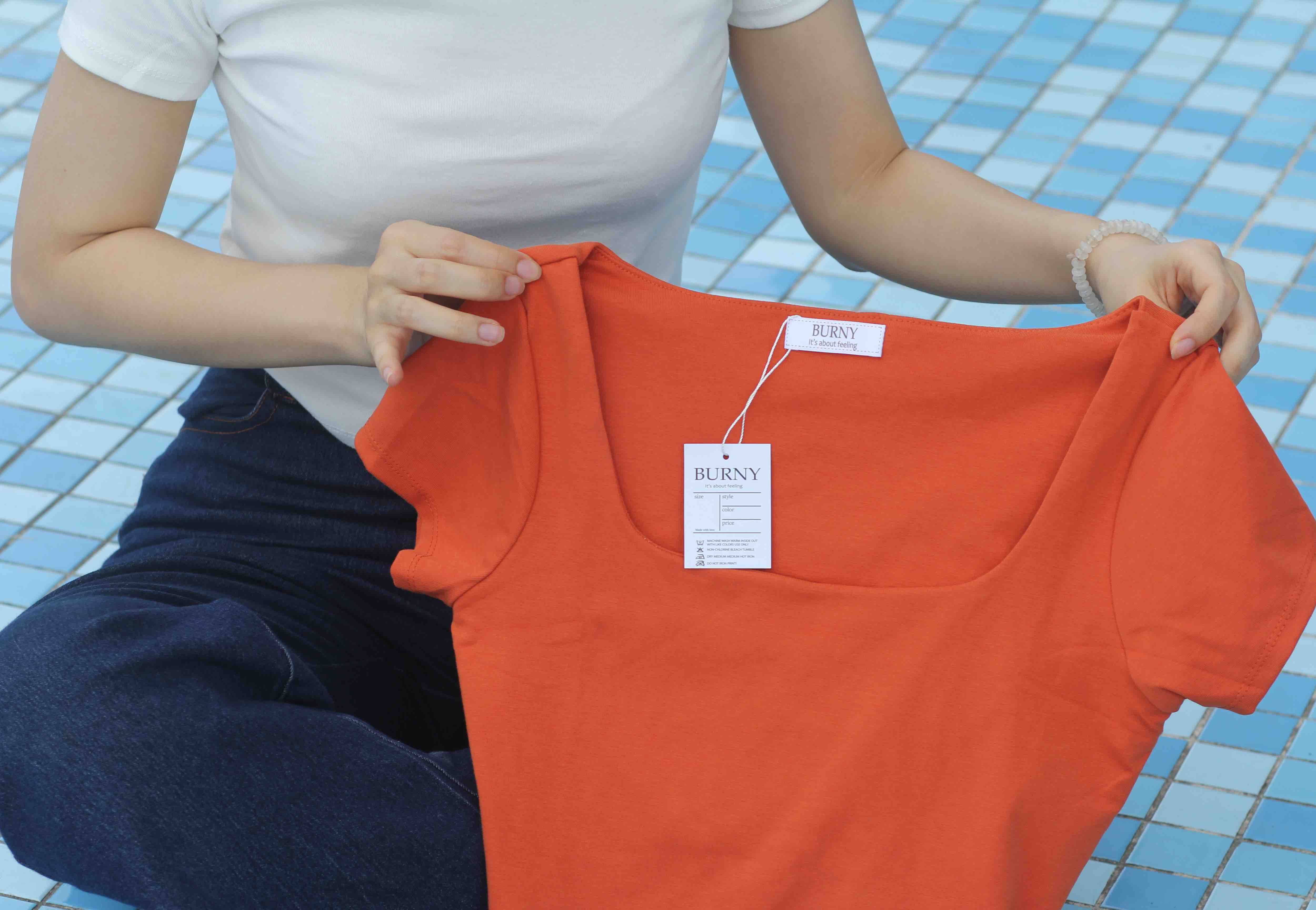 Áo Croptop Cổ Vuông Cộc Tay Nữ màu cam Croptop basic Burny A3003191B