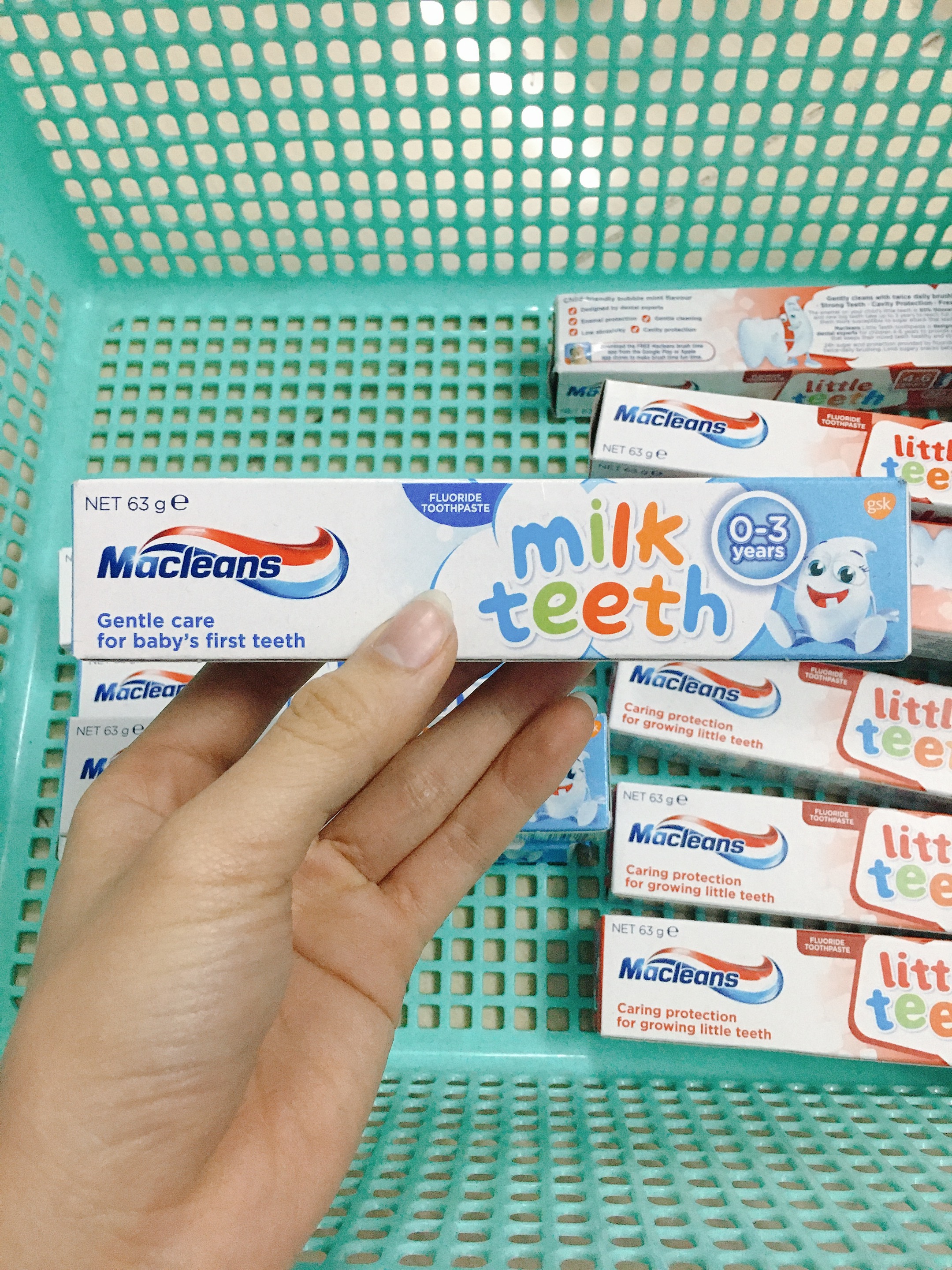 Kem đánh răng sữa cho bé từ 0 - 3 tuổi Macleans Milk Teeth Toothpaste 63g
