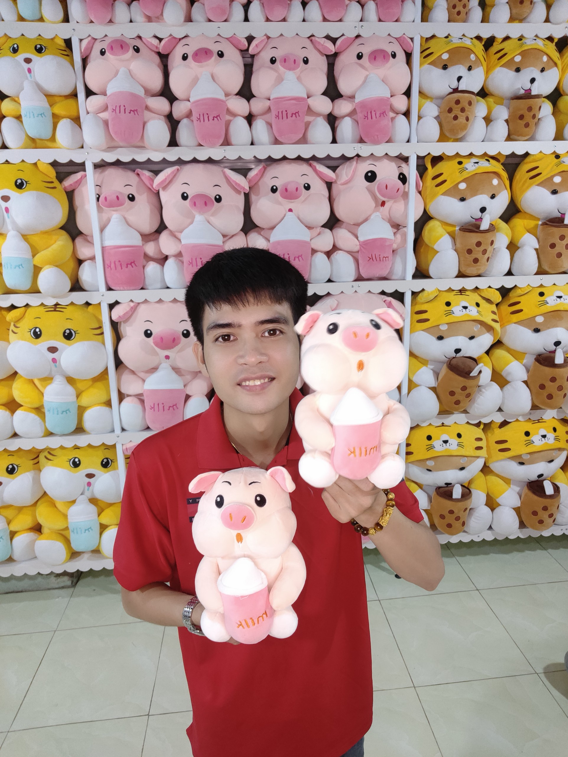 Heo Ôm Bình Sữa Gấu Bông Dễ Thương