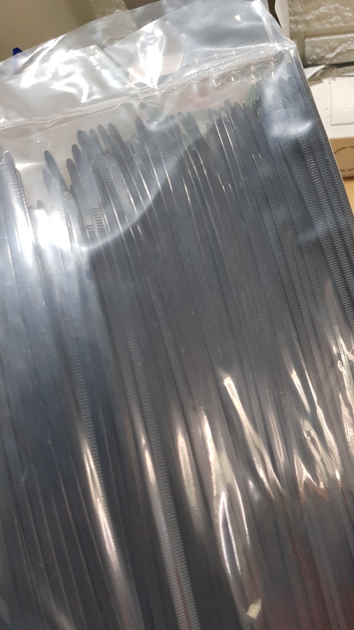 DÂY LẠT NHỰA ĐEN 5X300mm ( Khổ rộng sợi dây khoảng 4mm, số lượng 500 sợi/túi )