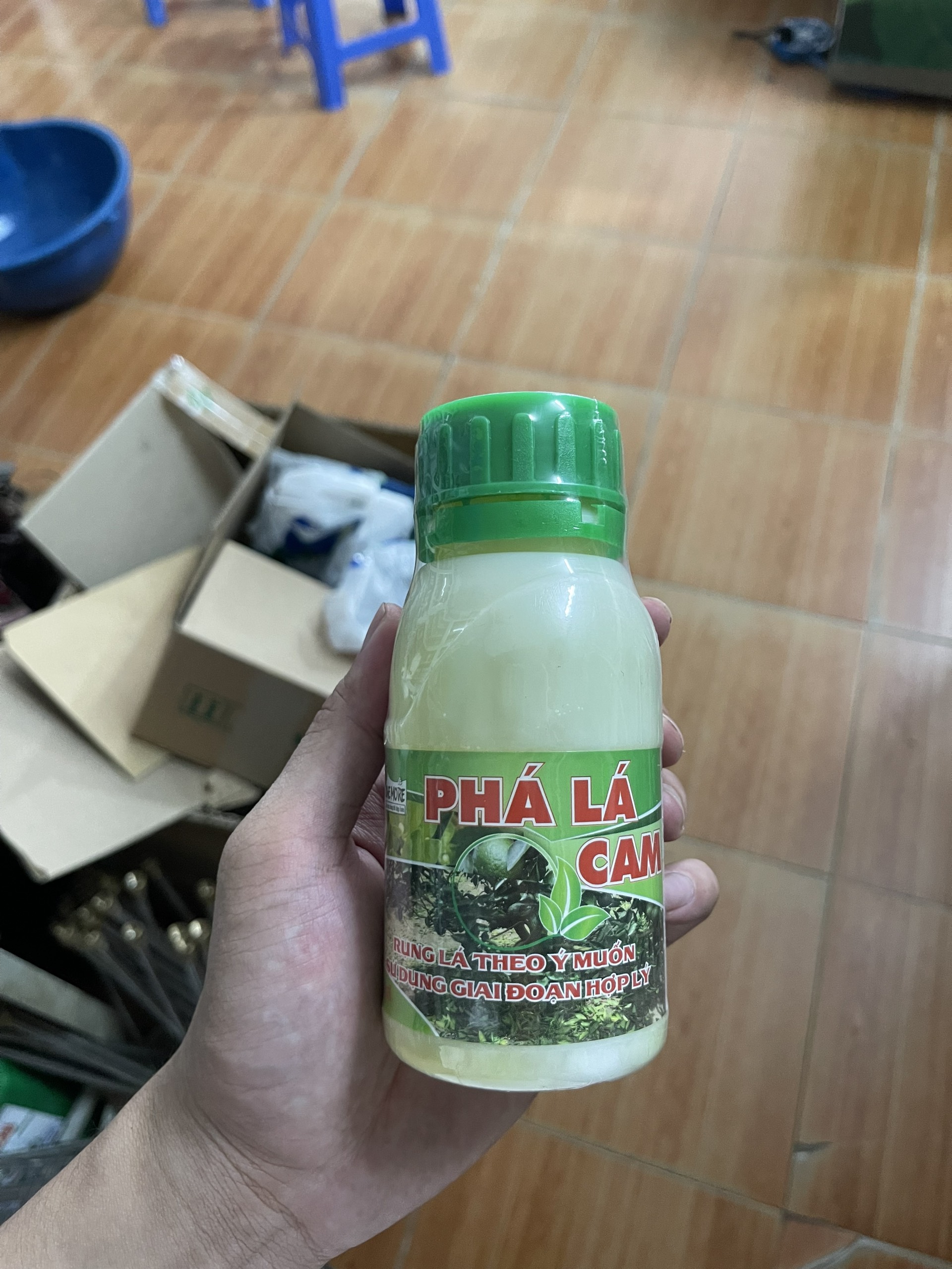 PHÂN BÓN LÁ PHÁ LÁ CAM, LÁ CHANH (CHAI 250ML)