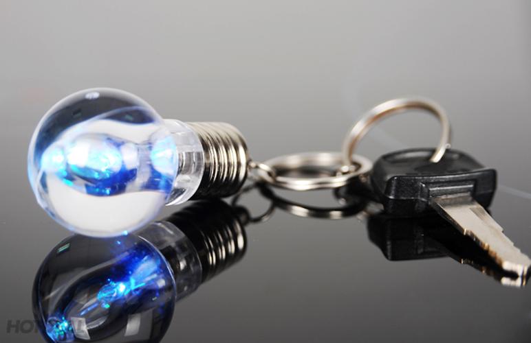 Móc khóa bóng đèn có led 7 màu (Trong suốt)