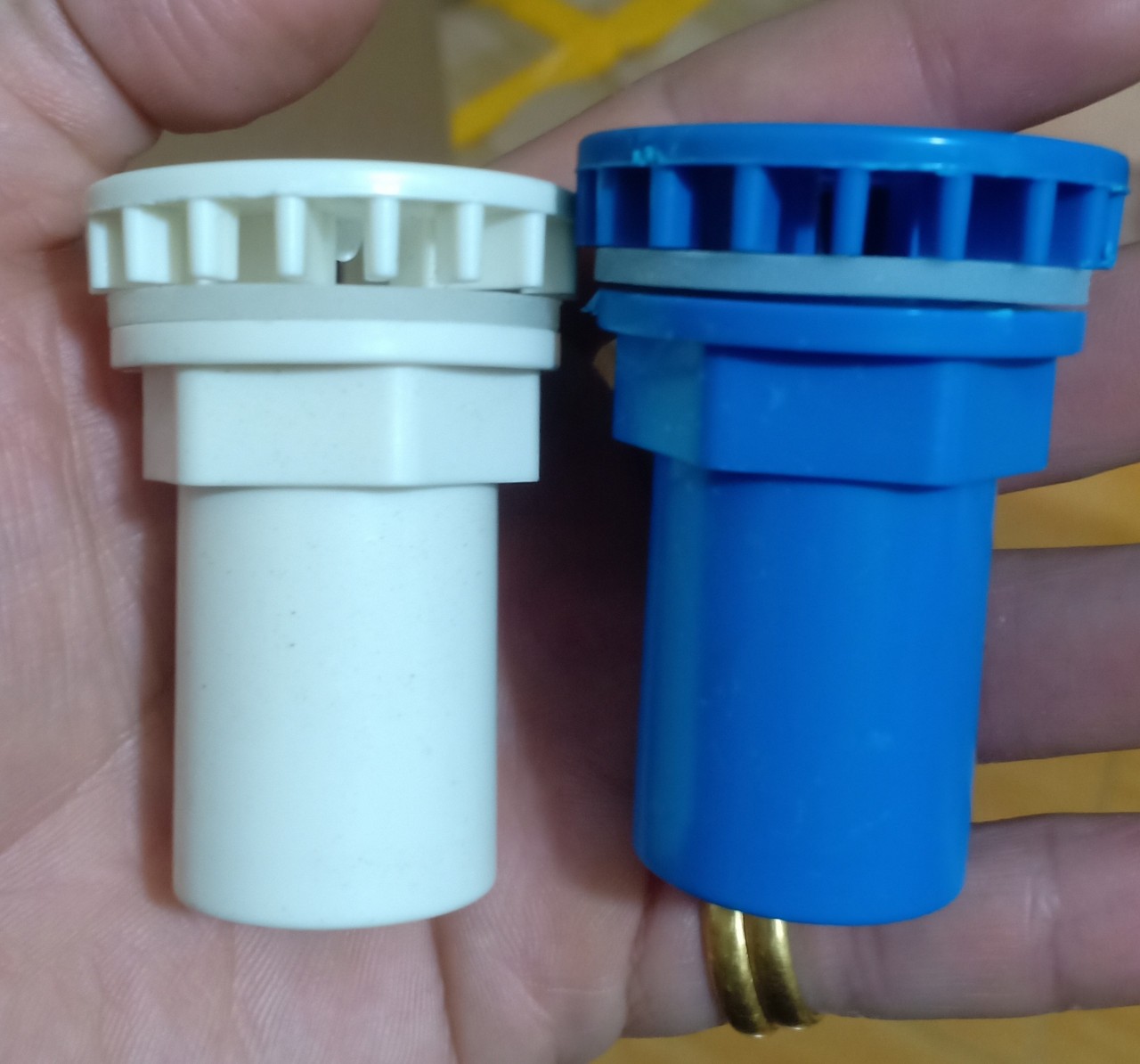 Out thoát nước xả đáy Phi 20 cho hồ cá