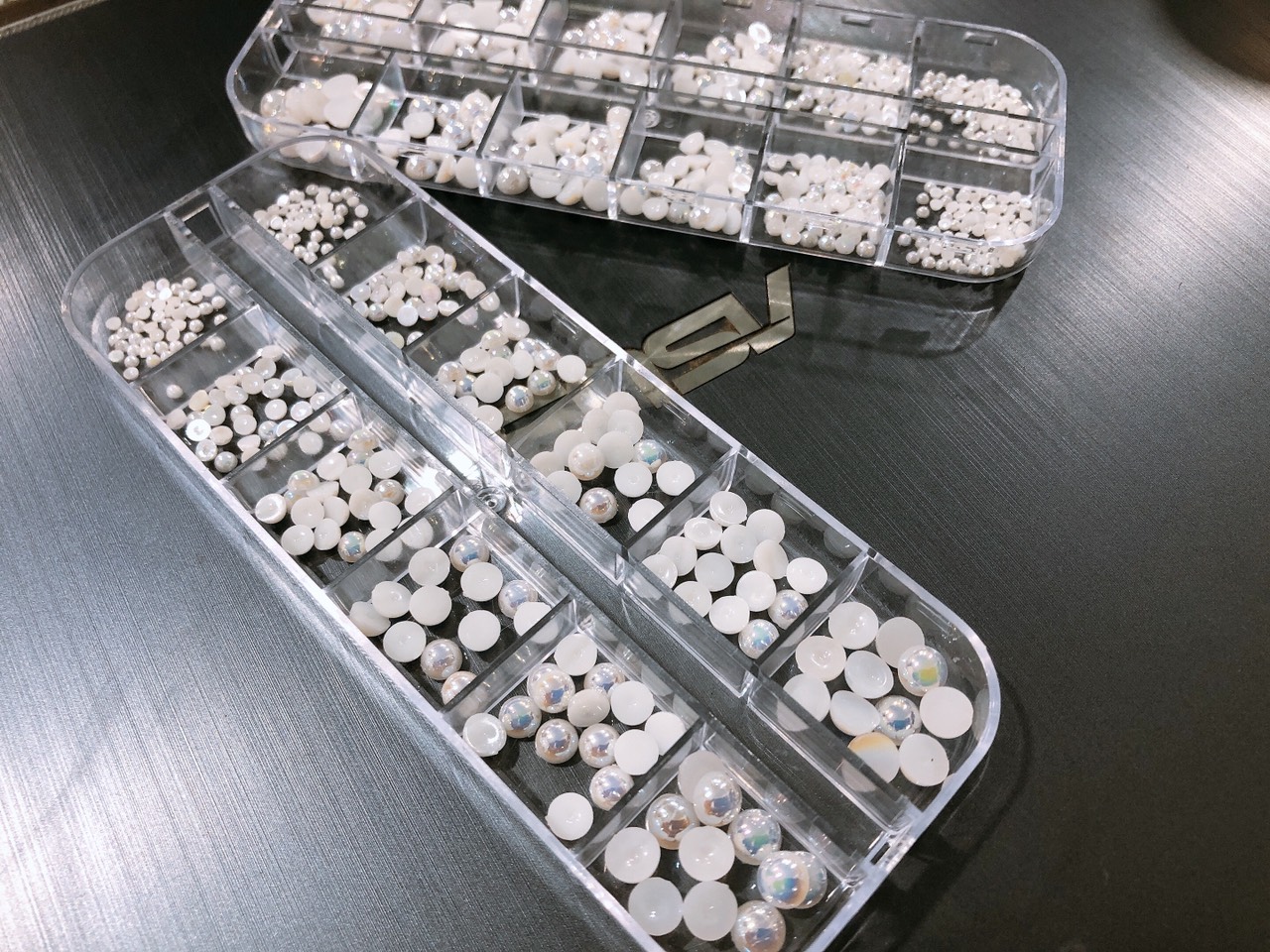 Set hạt trai nửa khay mix size trang trí móng