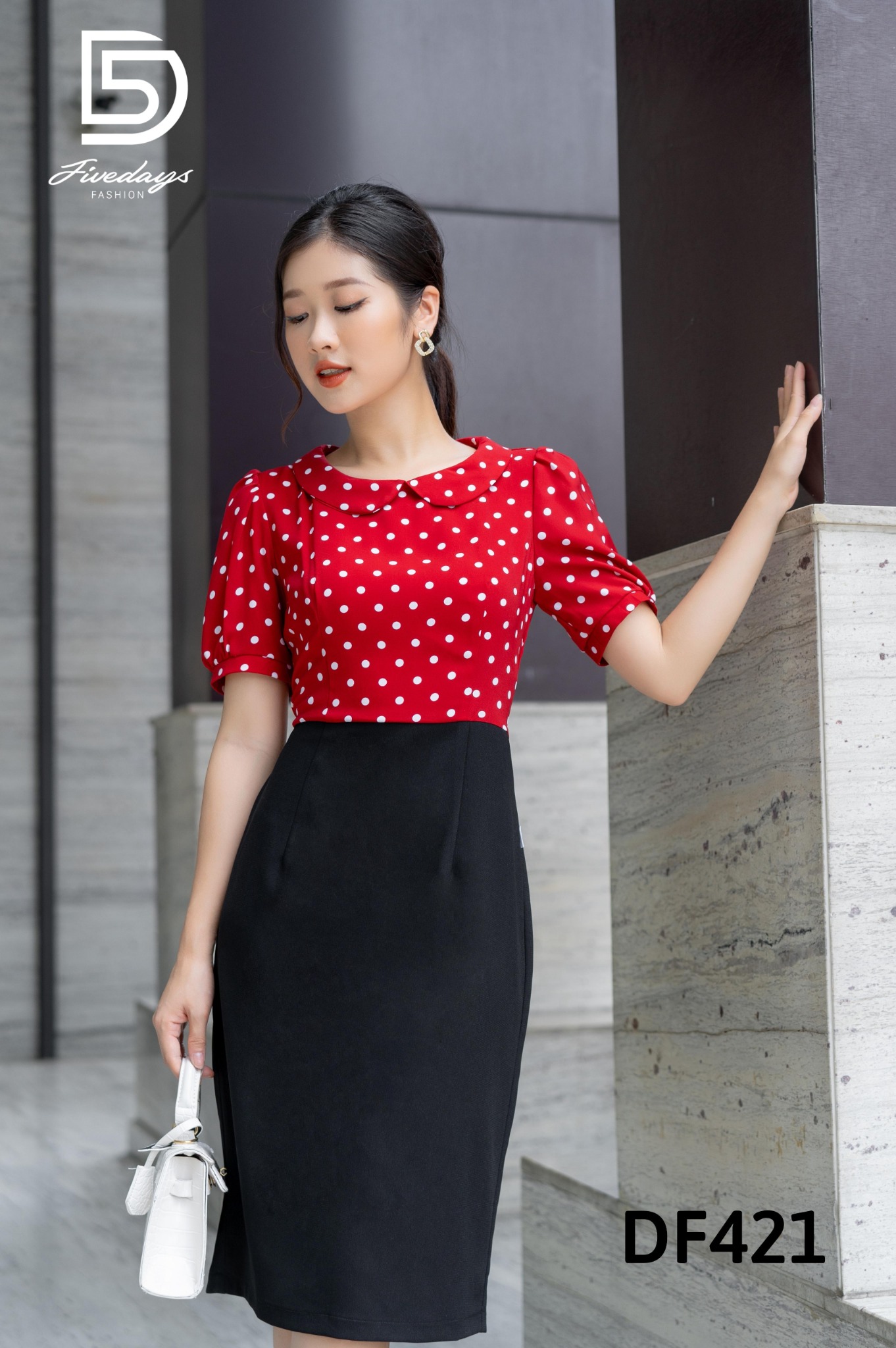 Fivedays - Đầm ôm phối bi cổ sen
