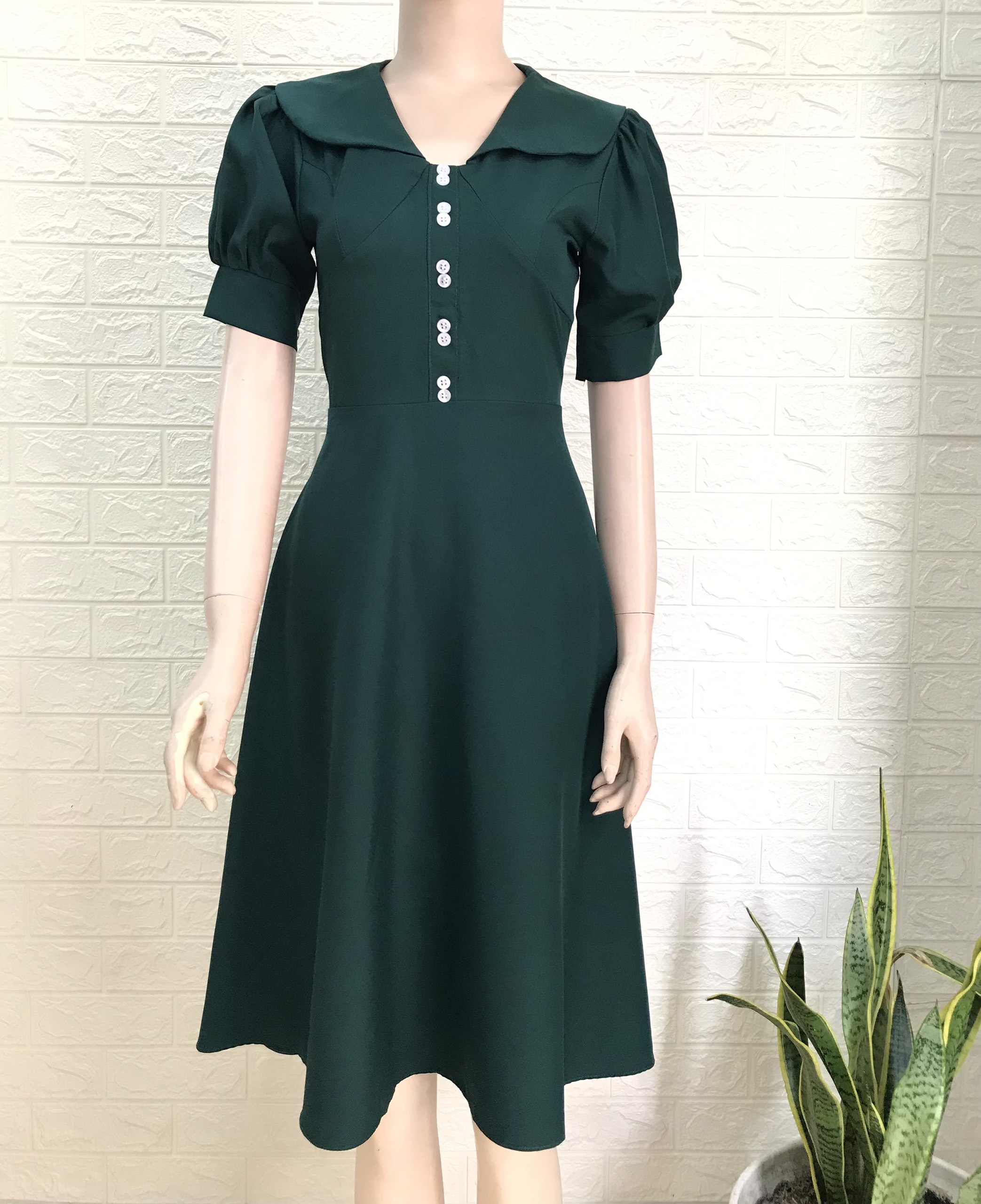 ĐẦM XOÈ CỔ SEN NÚT ĐÔI TAY PHỒNG