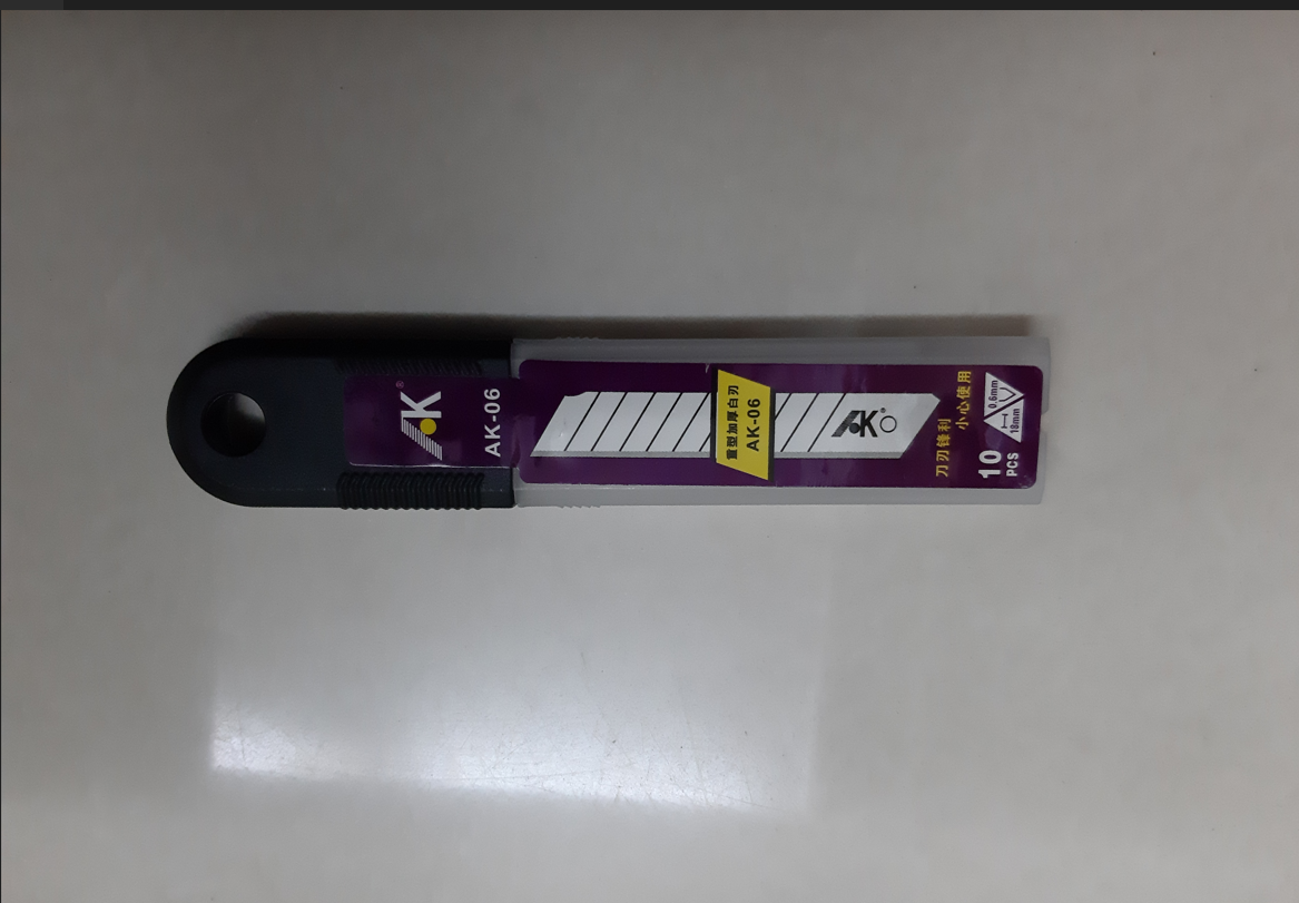 Dao Rọc giấy bằng thép 5 lưỡi . sắc bền.