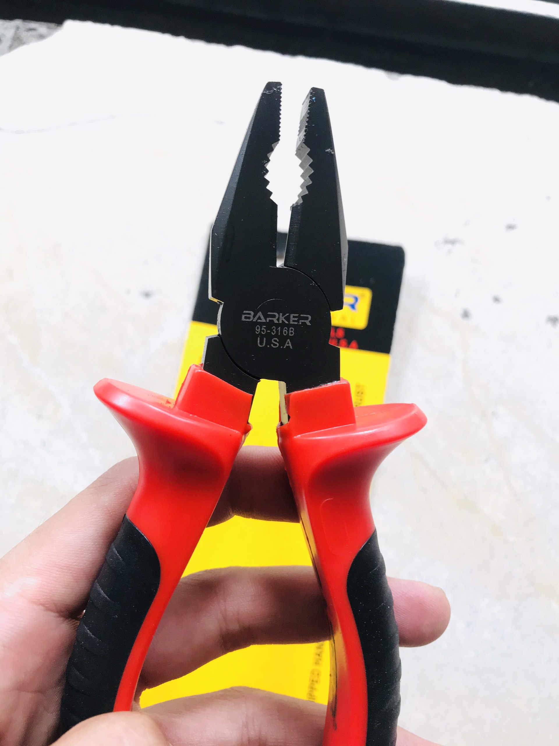 Kìm điện 6" đen đỏ BARKER
