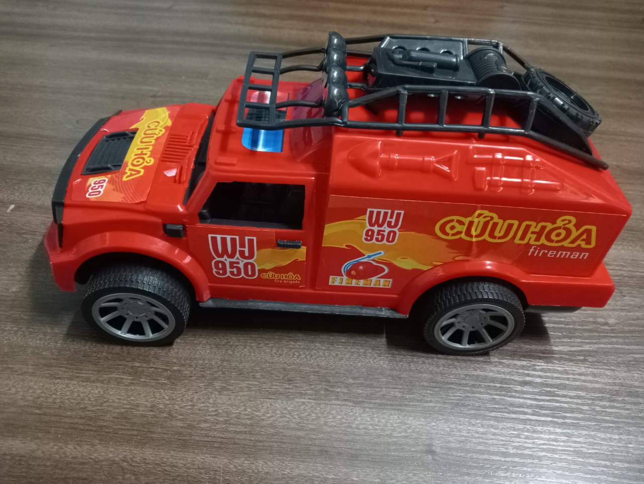 Đồ chơi xe cứu hỏa chạy trớn