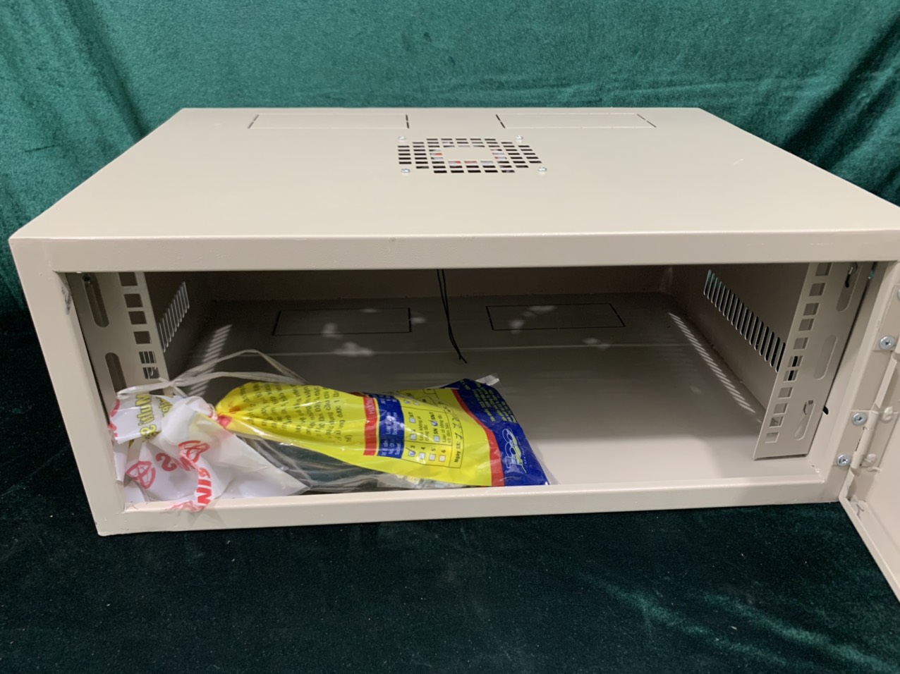 Tủ treo tường Wall Mount Rack 4U