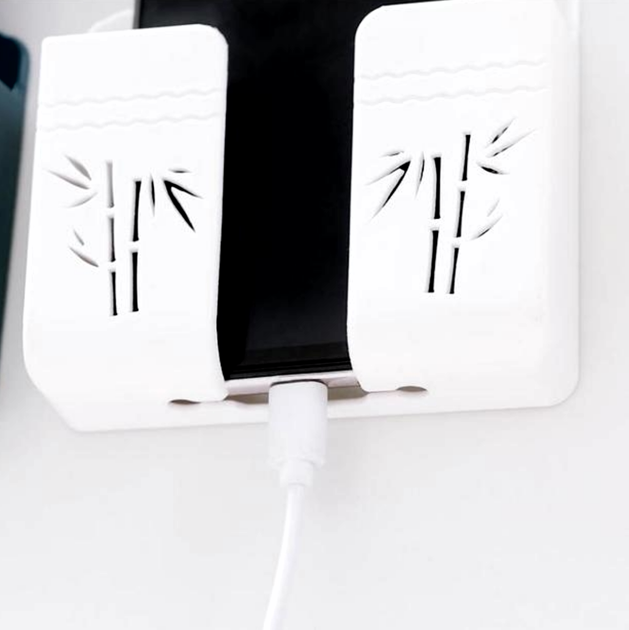 Kệ Dán Tường Sạc Điện Thoại Để Remote