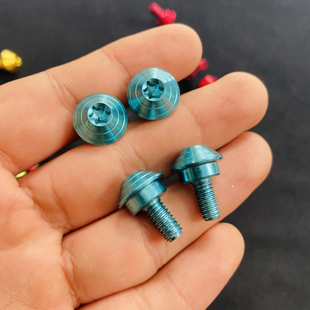 [ốc đuôi dè] COMBO bộ 04 con ốc NHÔM CNC lên màu rực rỡ gắn đuôi dè xe EXCITER 150 đời 2015 đến nay, ốc như zin theo xe độ lên màu trang trí xe chất chơi (màu xanh lục bảo)