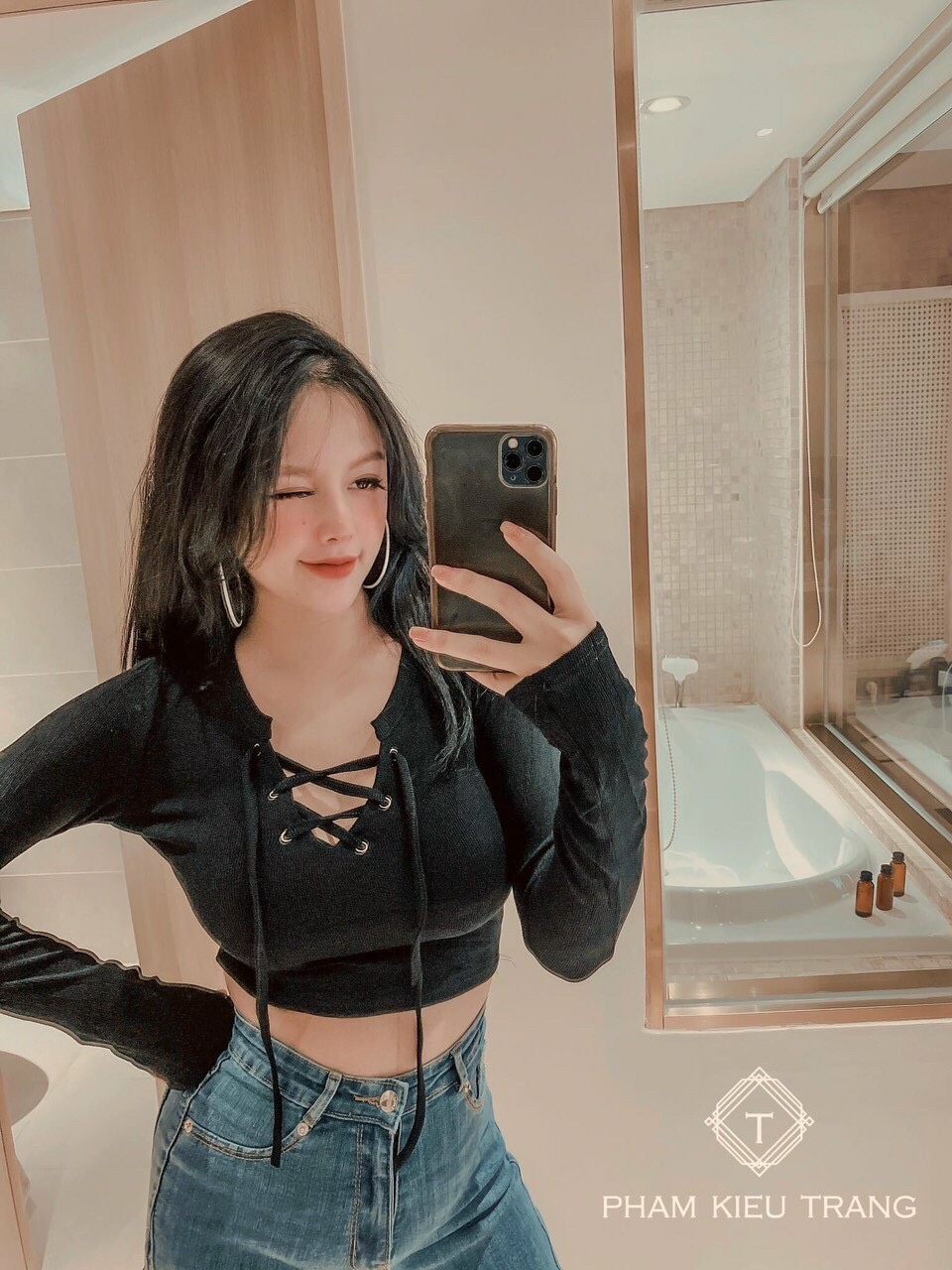 Áo croptop tay dài đan dây ngực cực teen TTSA1054