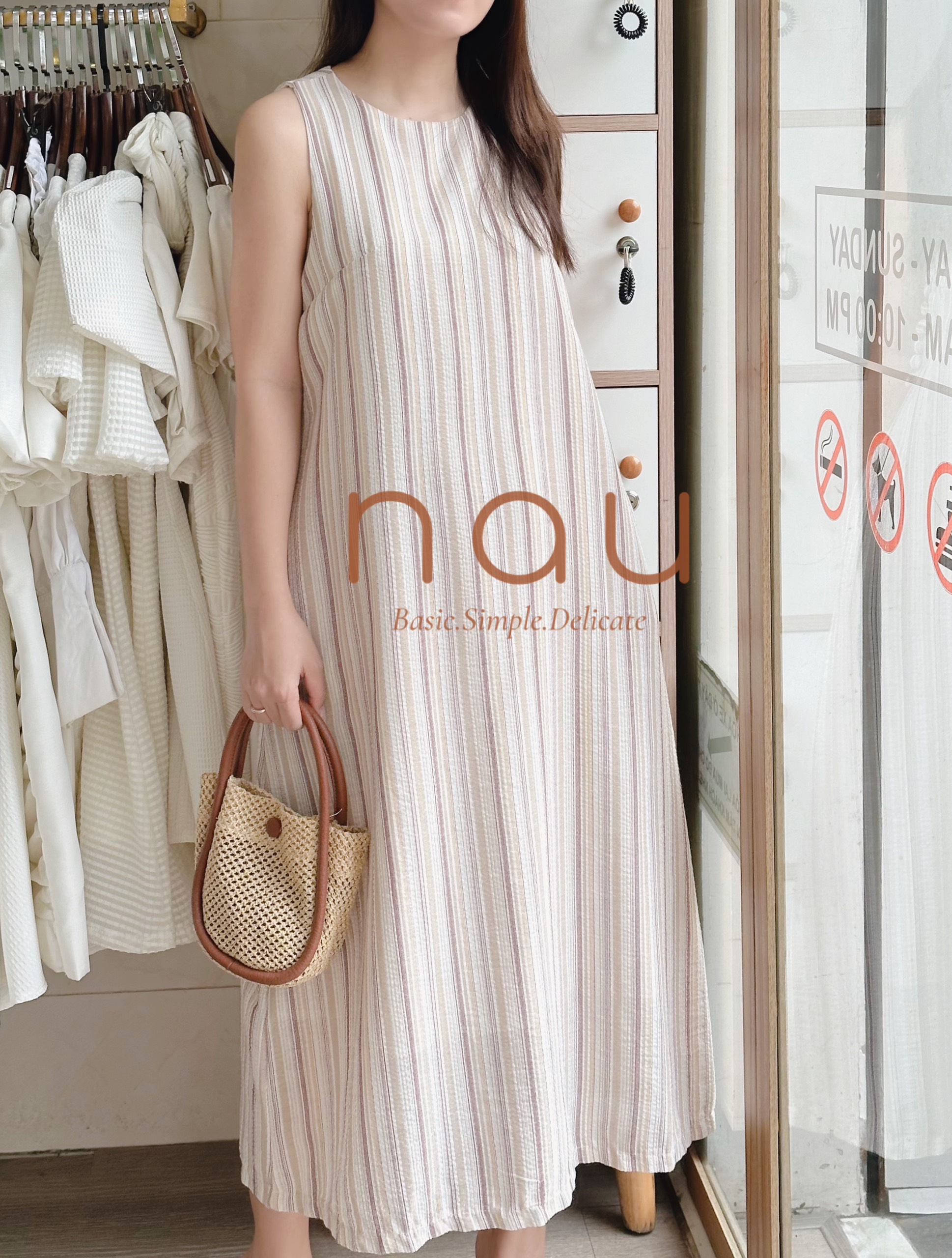 Đầm sọc dáng suông phối nút bọc