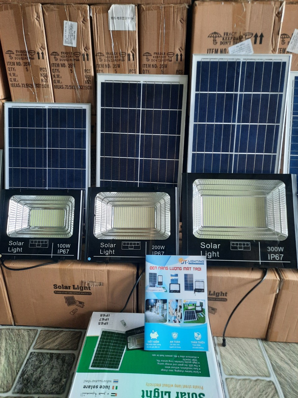 Đèn pha năng lượng mặt trời 100w