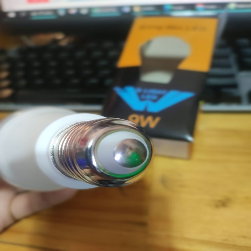 It's bulb. 9W LED bulb E27 bulb holder, super white saving power. Th1022