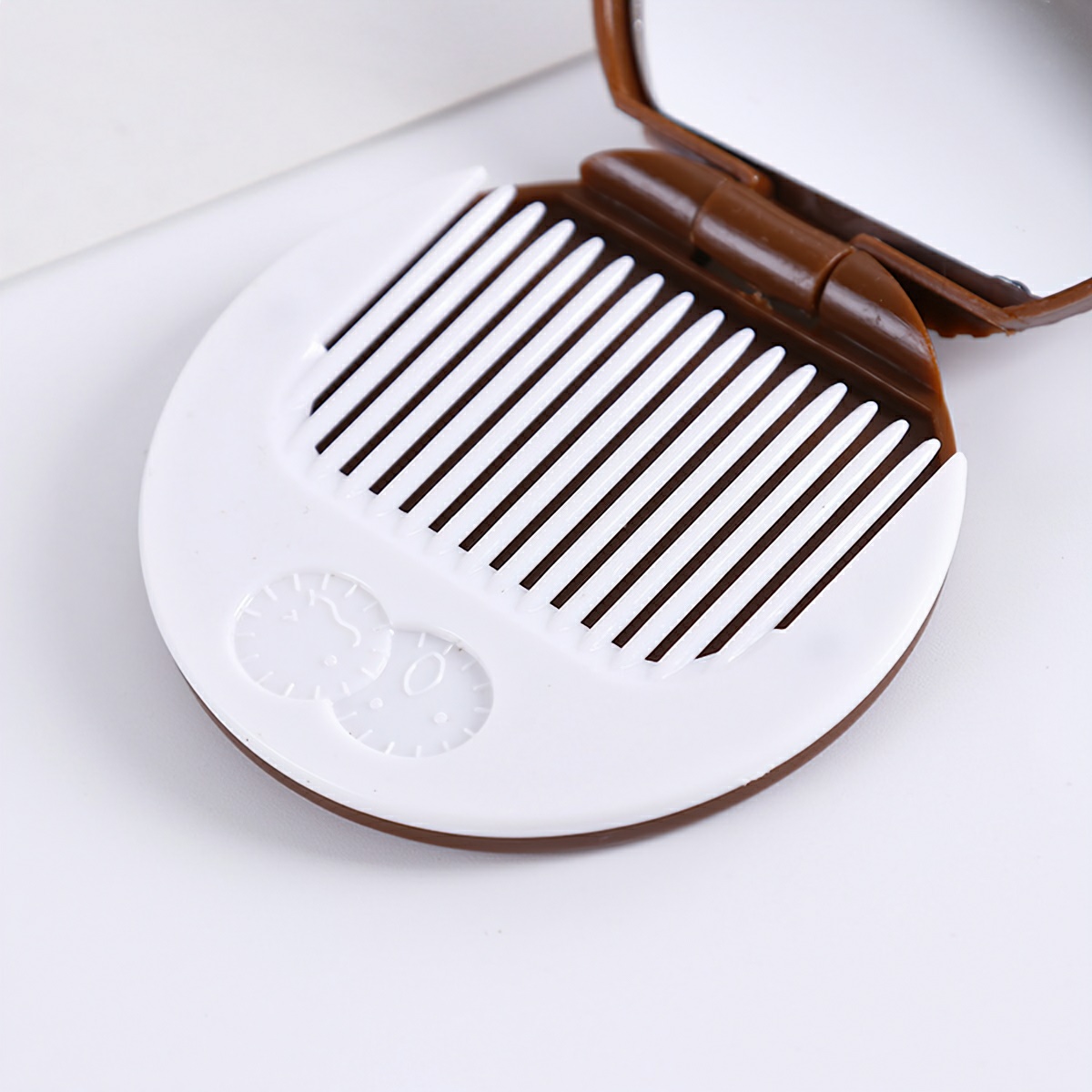 Gương Mini Trang Điểm Bánh Quy Có Lược LAZYL