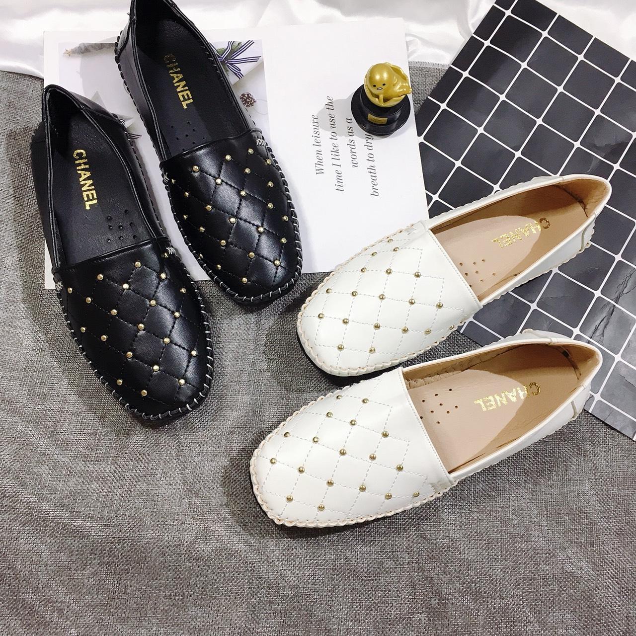 GIÀY LƯỜI NỮ , SLIP ON ĐINH TÁN DA MỀM ĐẾ DẺO CỰC DỄ ĐI HOT HIT CỰC KÌ