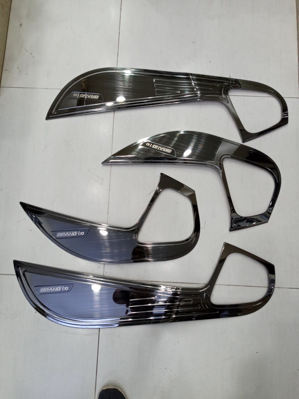 Ốp tapli cánh cửa xe GRAND I10 tặng kèm keo nước 3M