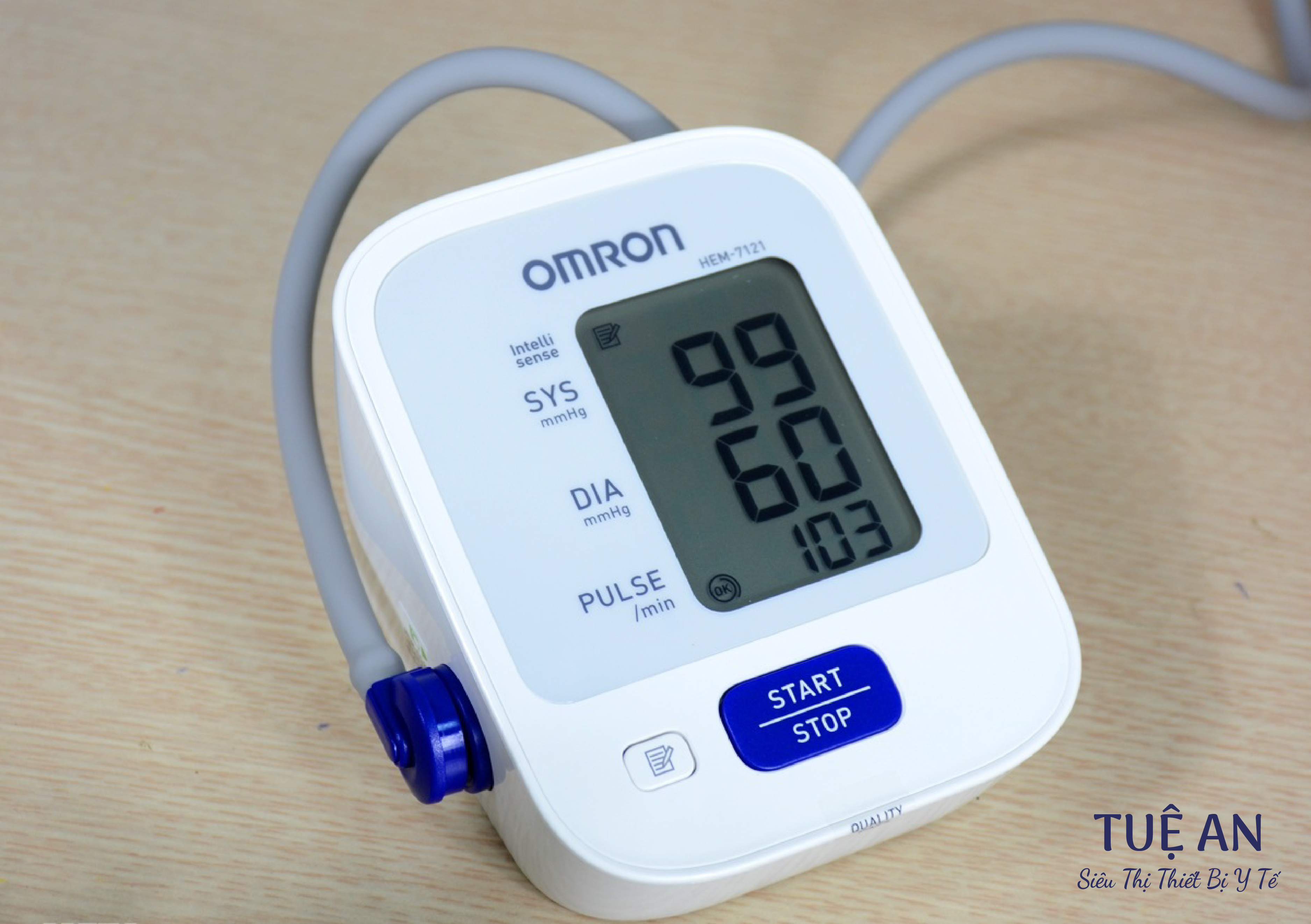 Máy đo huyết áp bắp tay Omron Hem-7121