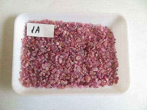 Đá Rubi vụn màu hồng đỏ  mẫu 1A - Đá phong thủy